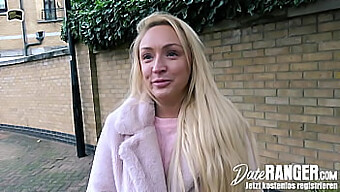 Amber Deen, Eine Blonde Britische Barbie, Twerkt Und Gibt Bei Ihrem Ersten Date Einen Schlampigen Blowjob