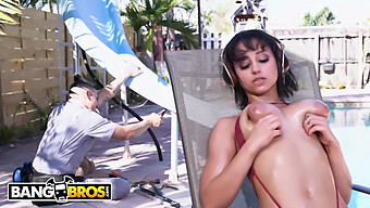 Marilyn Mansion Memamerkan Payudara Besar Semulajadi Dan Menuntut Zakar Dalam Video Bangbros