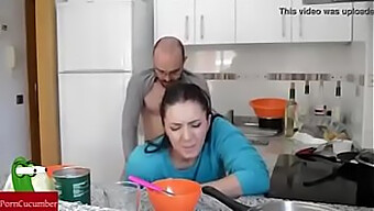 Marito E Moglie Fanno Un Intenso Sesso In Cucina