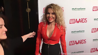 Avn Awards 2018 Jelöltek Sétálnak A Vörös Szőnyegen Stílusosan