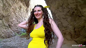 La Jeune Allemande Sabrina Deep Profite D'Un Sexe Brutal Sur La Plage Avec De Gros Seins Naturels