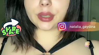 Wanita Rusia Matang Menggoyangkan Payudara Besar Semulajadi..