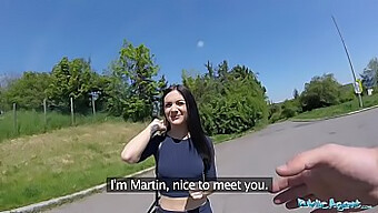 Lucky Amateur Gets A Wild Ride From A Stunning Public Agent In Exchange For Cash