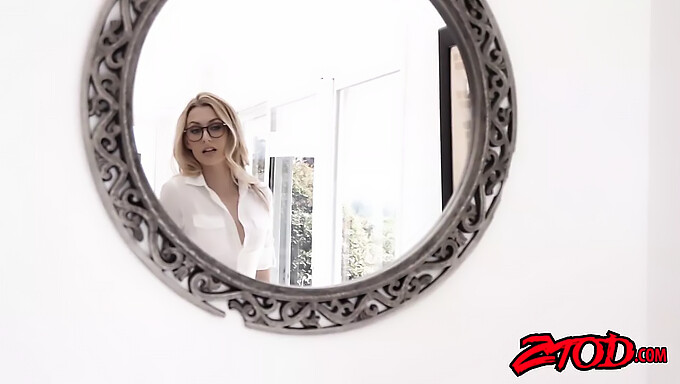 Het bloedmooie blonde schoolmeisje Alexa Grace krijgt een diepe neukbeurt