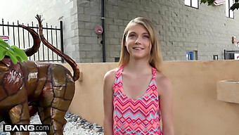 La Jeune Blonde Amateur Hannah Hays Surprise En Train De Tromper Son Petit Ami En Public