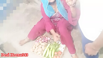 Desi Housewife Gets Her Ass Fucked By Vegetable Vendor In Clear Hindi Audio