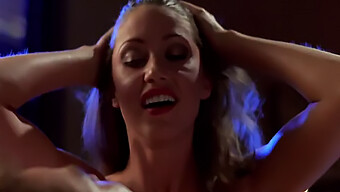 Shannon Elizabeth I En Softcore Scene Fra Sæson 1, Episode 7 Af Arli$$