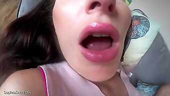 Expérience De La Bouche Et De La Langue Sensuelles D'Une Petite Amie Qui S'Expire En Asmr