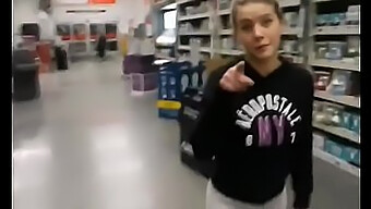 Una Ragazza Che Non Conoscevo Mi Ha Fatto Un Pompino In Walmart