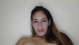 El show Skype de la joven de 19 años Pamelita Ricota con una impresionante exhibición de coño