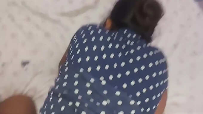 Tight Sri Lankan schoolgirl gets pounded in the nangi room