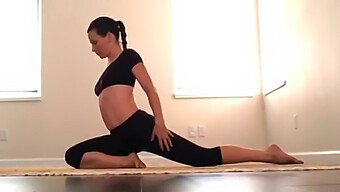 Elegant Milf Evangeline Lilly'S Sensual Yoga Practice