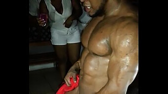 Bodybuilder Blade'S Sensual Striptease In The Dominican Republic