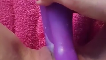 Europese Schoonheden Genieten Van Vibrator Plezier