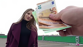 Street Pick Up Model Stella Får Sin Stramme Fisse Strakt Af En Tysk Spejder