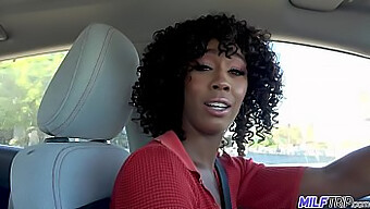 Η Misty Stone, μια σαγηνευτική MILF από έβενο, λαμβάνει ένα φορτίο ζεστού σπέρματος σε αυτό το σαφές βίντεο