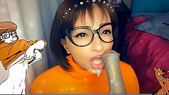 Kenikmatan Oral Yang Intens Oleh Velma Dengan Pancutan Naga - Scooby Doo Cosplay