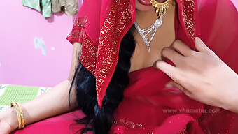 ¡esta Ama De Casa India Disfruta De Un Apasionado Acto Sexual Con Una Joven Punjabi! ¡no Te Pierdas Esta Escena Caliente Y Jugosa!