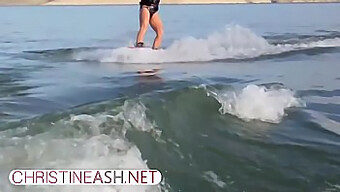 Η καλοκαιρινή περιπέτεια της Christine Ash στο MILF με waterskiing