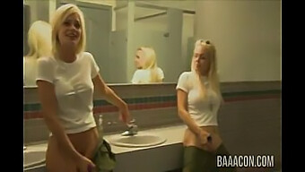 Jesse Jane Og Riley Steele I En Hed Oral Trekant